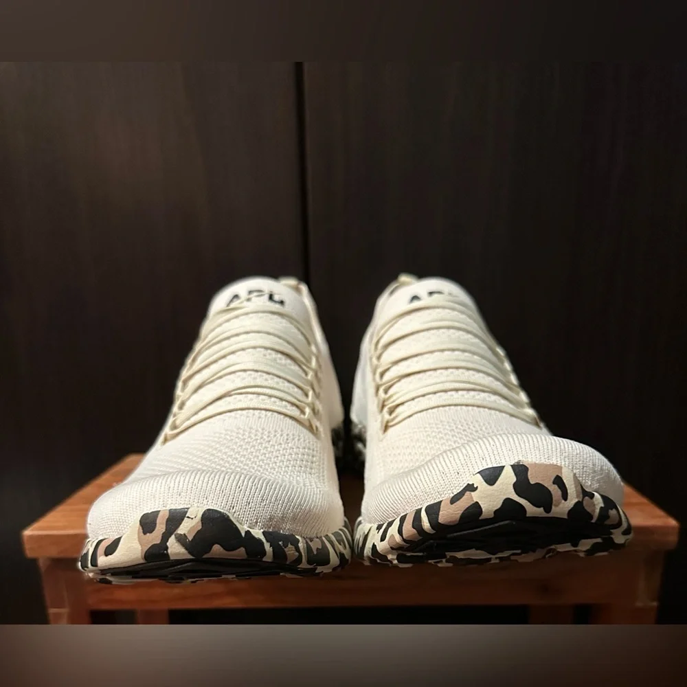 APL Techloom Breeze in Parchment/Leopard. NIB. Men’s size 14/women’s size 15.5